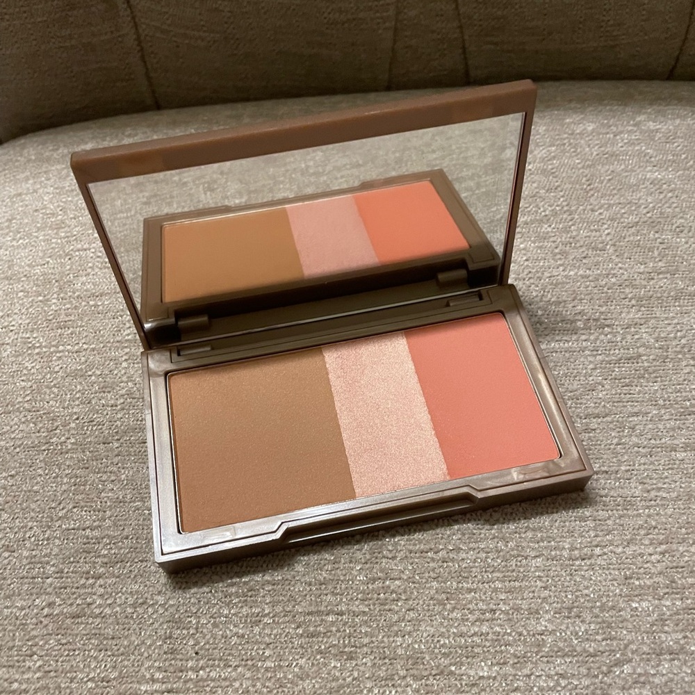 Urban Decay Naked Flushed palette in shade streak